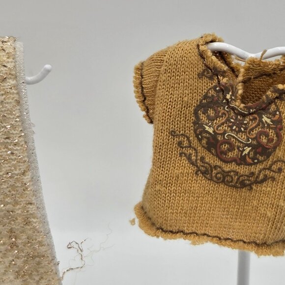 Bratz Doll Clothing Set: Style It Sasha Brown Top & Sparkly Gold Scarf - Picture 3 of 4